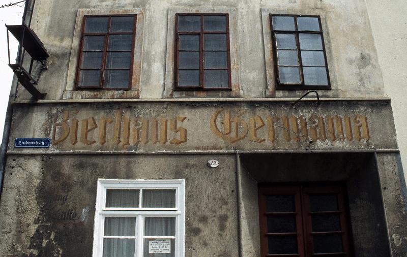 Zittau, Lindenstr. 12, 21.6.1997.jpg - Bierhaus Germania / links: Eingang zur Stehbierhalle